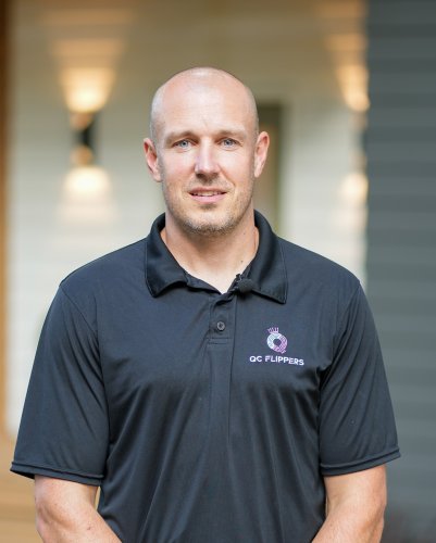 Carousel post from qcflippers.