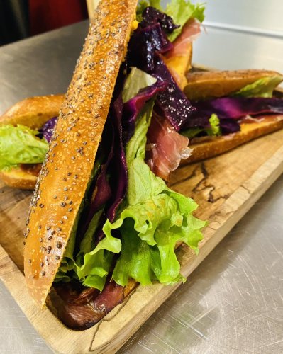 Carousel post from miditreizepontarlier.