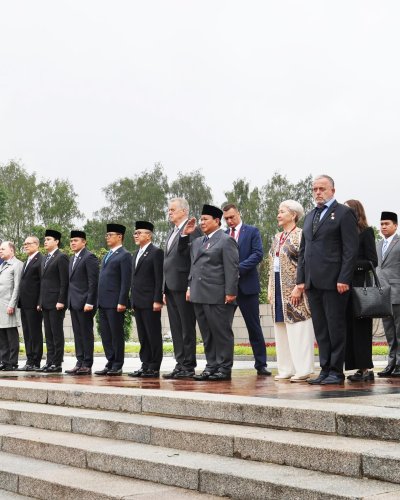 Carousel post from amanatnasional.