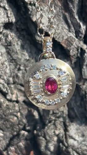 Video post from annelizabethjewelry.