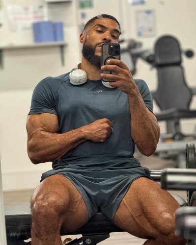 Carousel post from ph_gains.