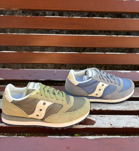Carousel post from almareafootwear.