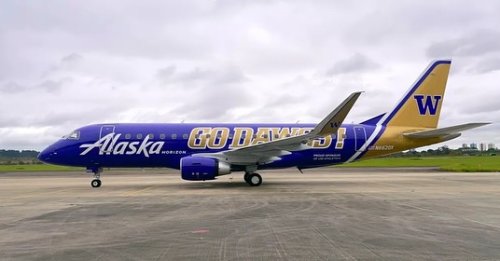 Carousel post from uw_icehockey.