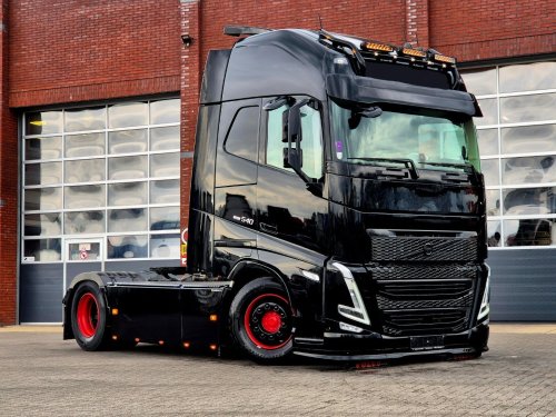 Carousel post from vaexthetrucktraders.