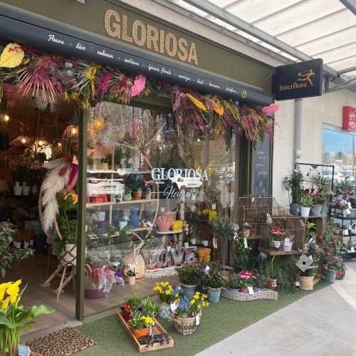 Carousel post from gloriosa.artisan.fleuriste.