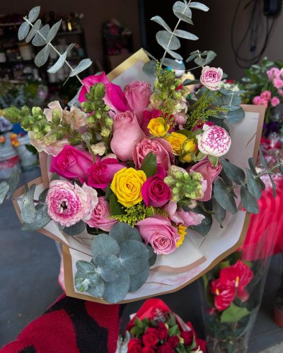 Carousel post from la_gifteria.