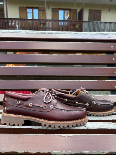 Carousel post from almareafootwear.