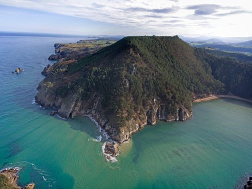 Carousel post from cantabriaturismo.