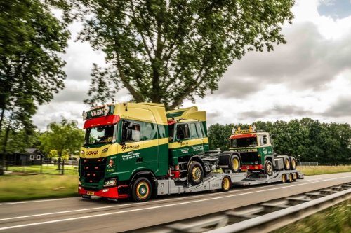 Carousel post from vaexthetrucktraders.