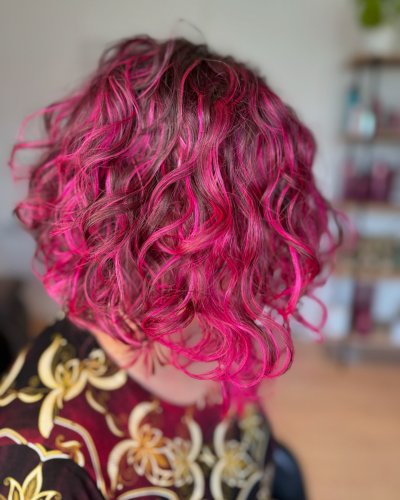 Carousel post from trindadehairstylist.