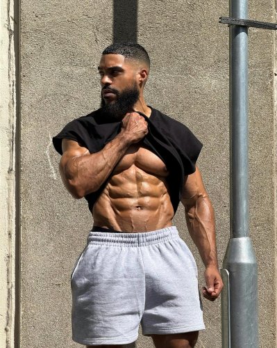 Carousel post from ph_gains.