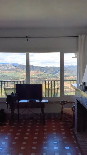 Video post from claradepont.