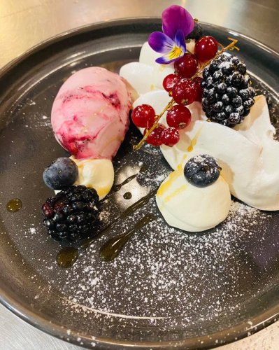 Carousel post from miditreizepontarlier.