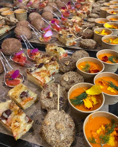 Carousel post from miditreizepontarlier.