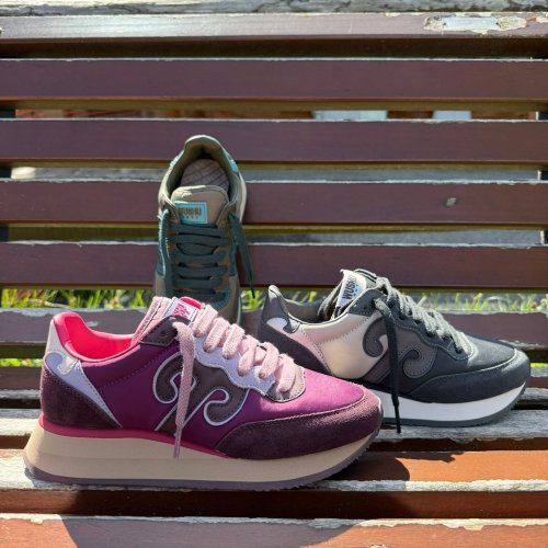 Carousel post from almareafootwear.