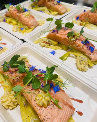 Carousel post from miditreizepontarlier.