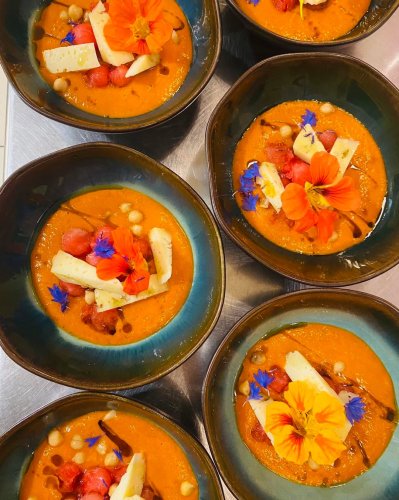 Carousel post from miditreizepontarlier.