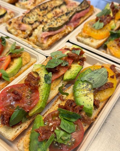 Carousel post from miditreizepontarlier.