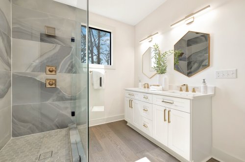 Carousel post from qcflippers.