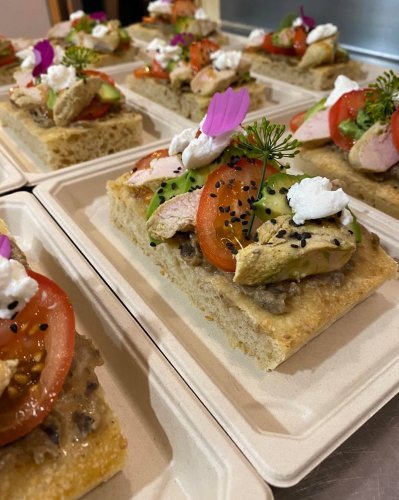 Carousel post from miditreizepontarlier.