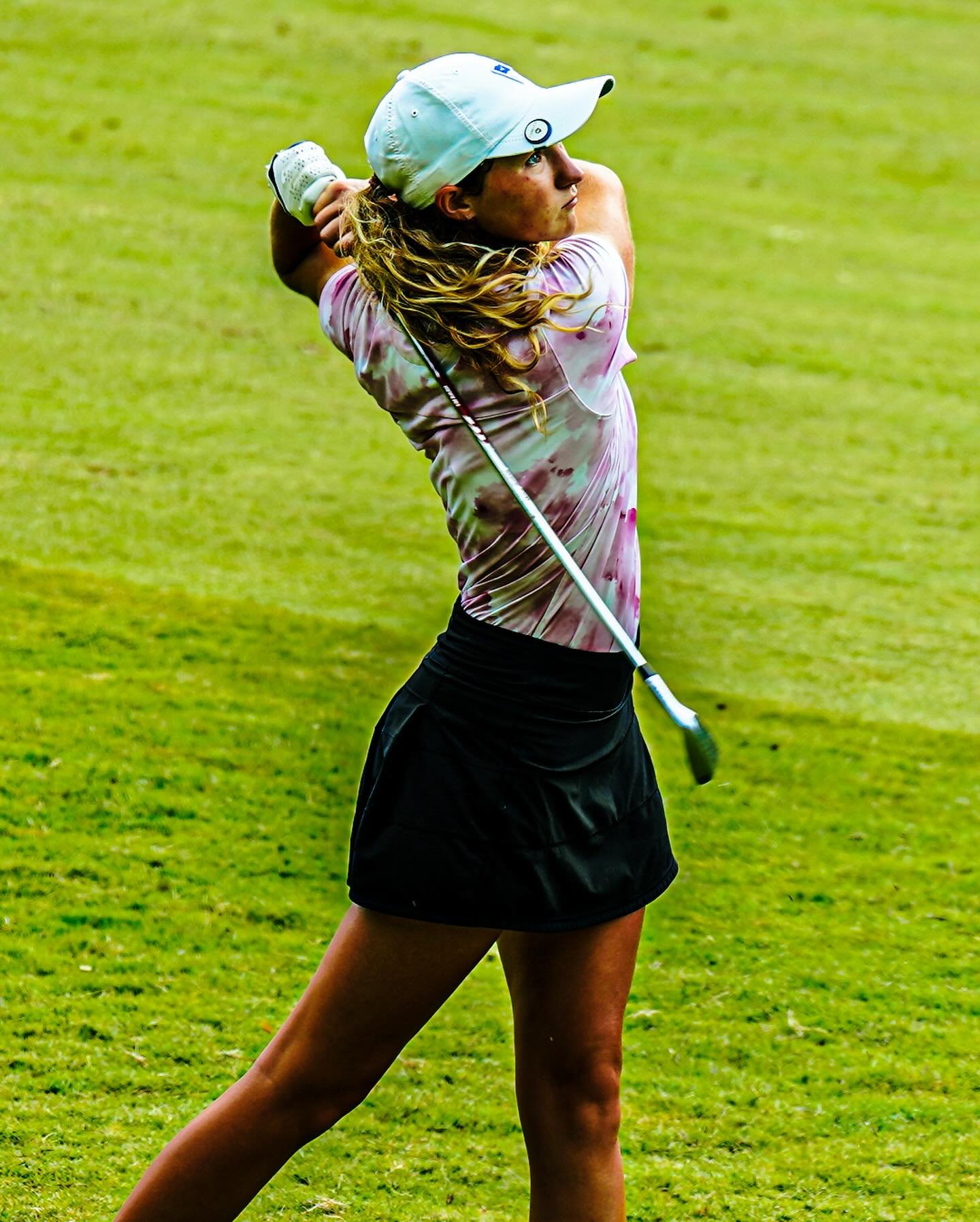 Carousel post from uscbsandsharks.