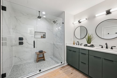 Carousel post from qcflippers.