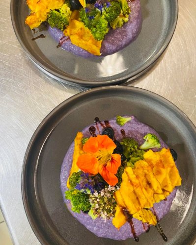 Carousel post from miditreizepontarlier.