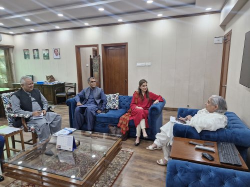 Carousel post from pakfightspolio.