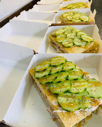 Carousel post from miditreizepontarlier.