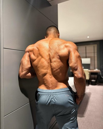 Carousel post from ph_gains.