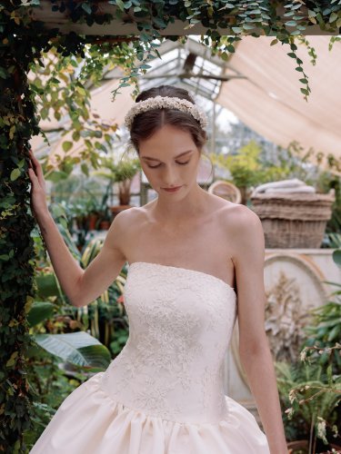 Carousel post from jolibride.