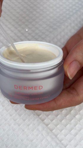 Video post from @dermed_jp.