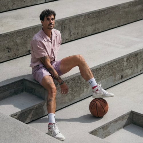 Carousel post from SEVEN.