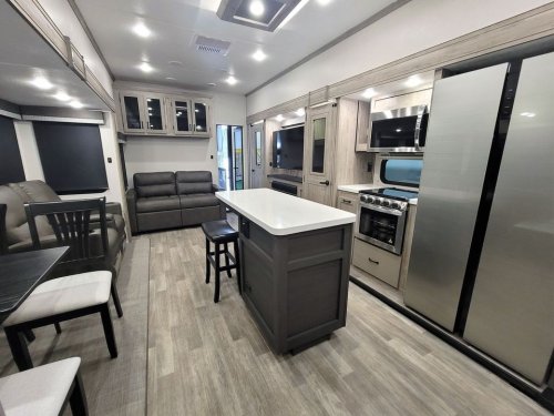 Carousel post from Western RV Country.