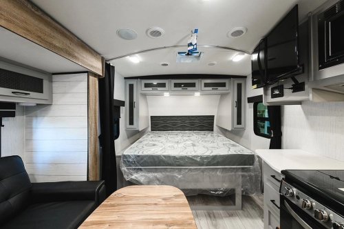 Carousel post from Western RV Country.