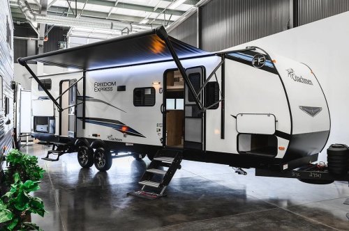 Carousel post from Western RV Country.