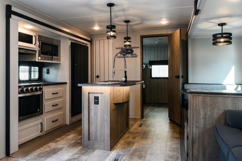 Carousel post from Western RV Country.