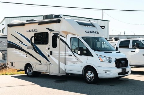 Carousel post from Western RV Country.