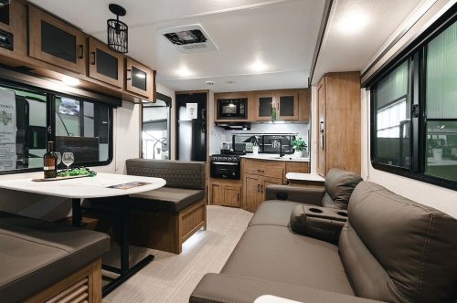 Carousel post from Western RV Country.