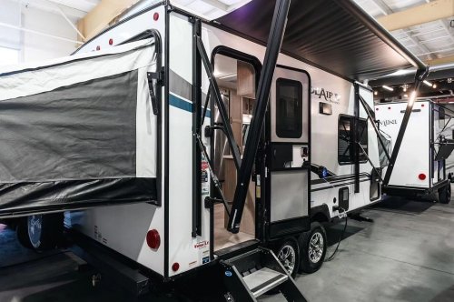 Carousel post from Western RV Country.