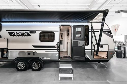 Carousel post from Western RV Country.