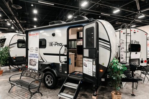 Carousel post from Western RV Country.