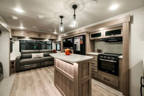 Carousel post from Western RV Country.