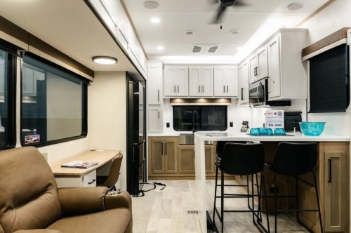 Carousel post from Western RV Country.