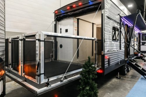 Carousel post from Western RV Country.