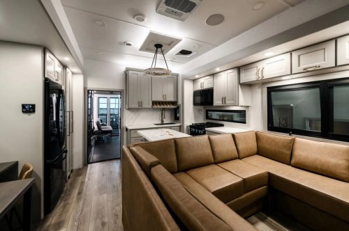 Carousel post from Western RV Country.