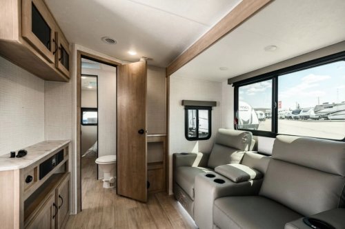 Carousel post from Western RV Country.