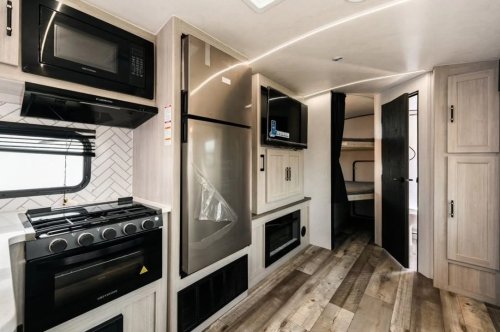 Carousel post from Western RV Country.