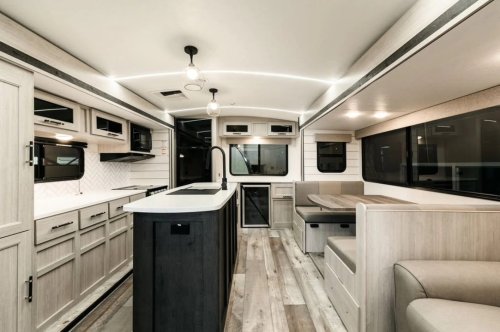 Carousel post from Western RV Country.