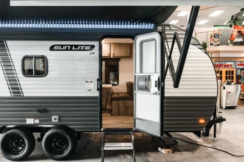 Carousel post from Western RV Country.